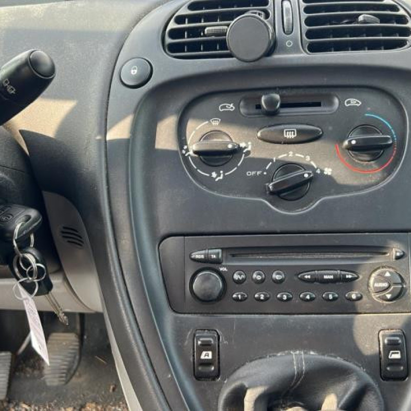 Optique avant principal gauche (feux)(phare) CITROEN XSARA PICASSO Photo n°15