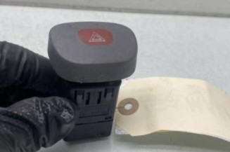 Bouton de warning RENAULT CLIO 2
