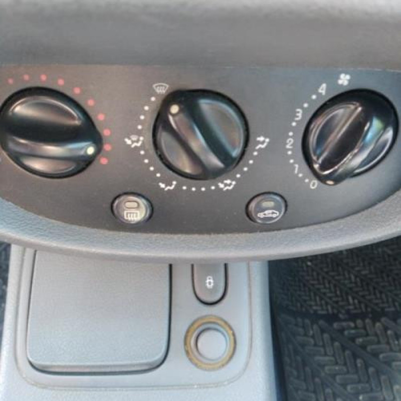 Bouton de warning RENAULT CLIO 2 Photo n°11