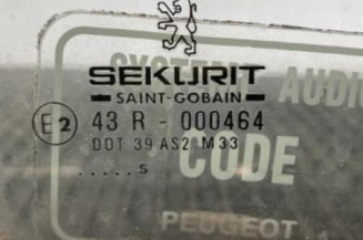 Vitre avant droit PEUGEOT 405