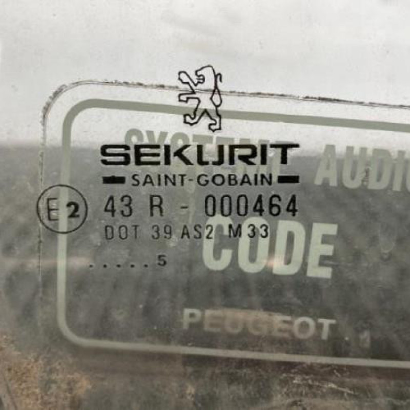 Vitre avant droit PEUGEOT 405 Photo n°3
