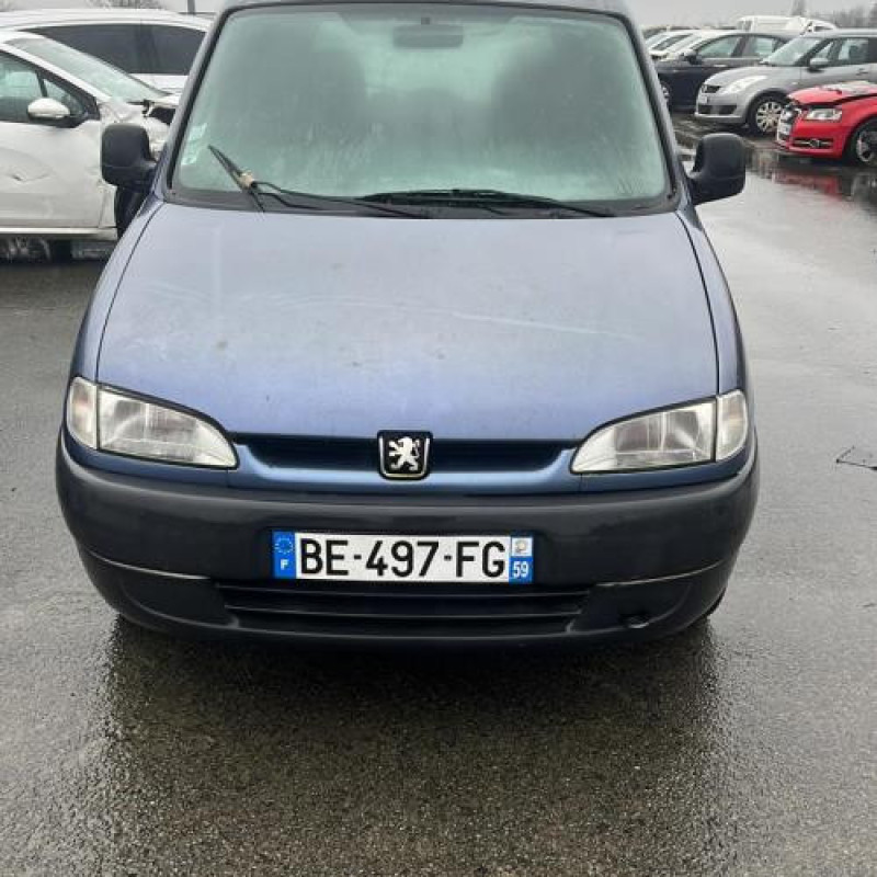 Vitre avant gauche PEUGEOT PARTNER 1 Photo n°8