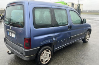 Vitre avant gauche PEUGEOT PARTNER 1