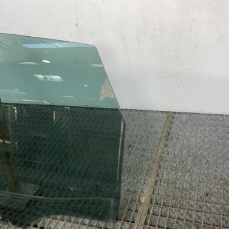 Vitre arriere gauche SEAT ARONA Photo n°4