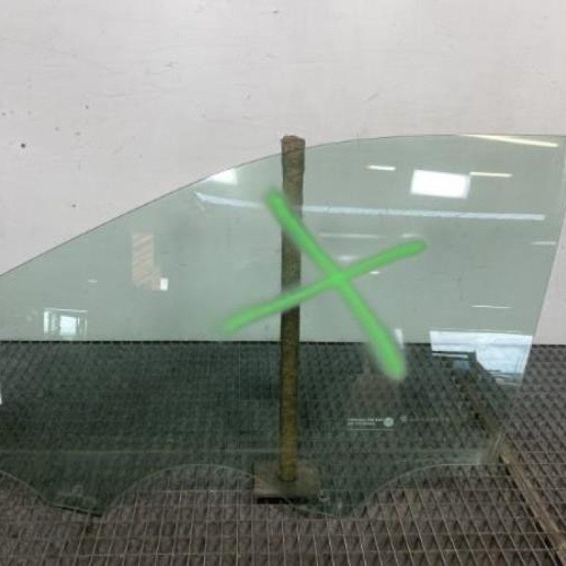 Vitre avant gauche SEAT ARONA Photo n°1
