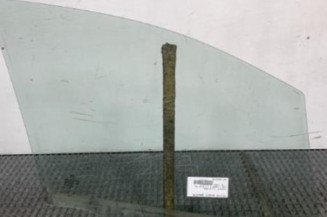 Vitre avant gauche PEUGEOT 208 1
