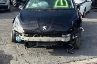 Vitre avant gauche PEUGEOT 208 1