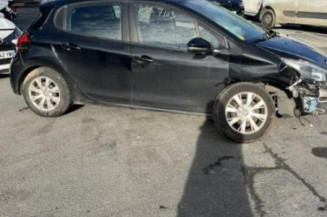 Vitre avant gauche PEUGEOT 208 1