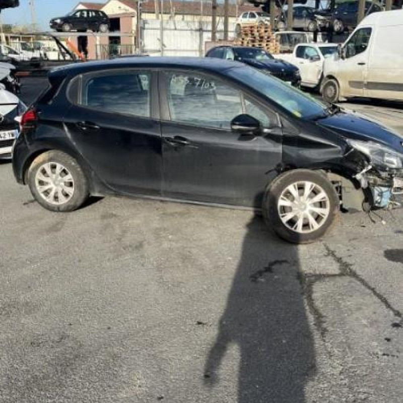 Vitre avant gauche PEUGEOT 208 1 Photo n°8