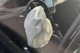 Vitre avant gauche PEUGEOT 208 1