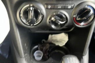 Vitre avant gauche PEUGEOT 208 1
