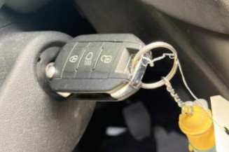 Vitre avant gauche PEUGEOT 208 1
