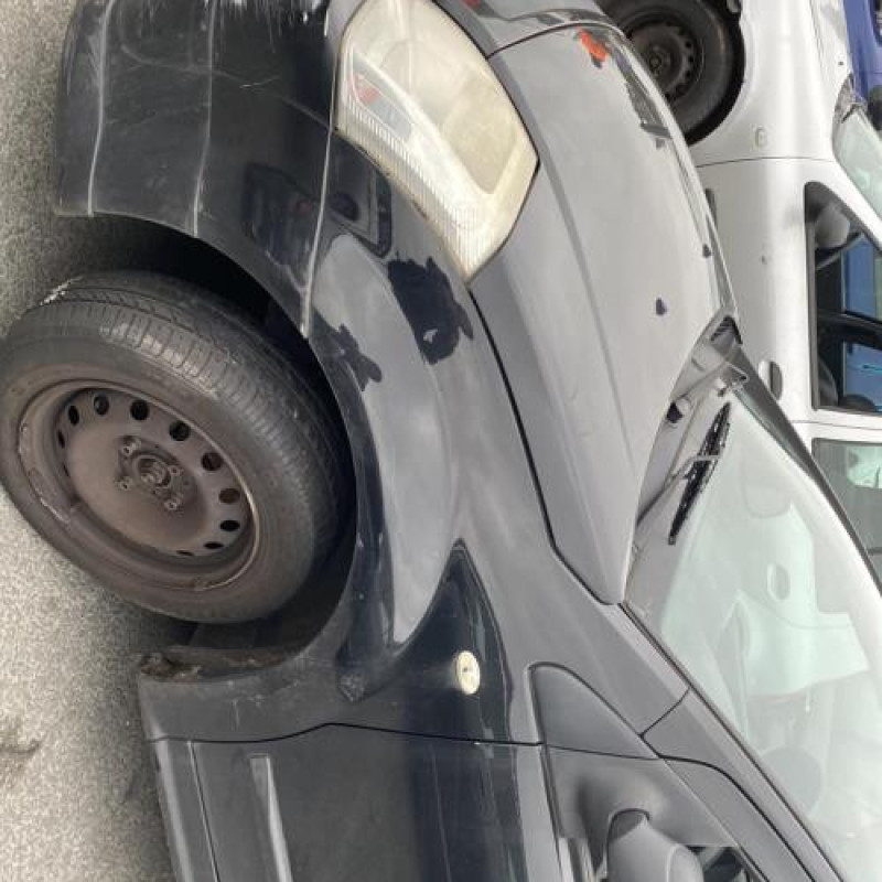 Attache ceinture avant droit CITROEN C2 Photo n°8