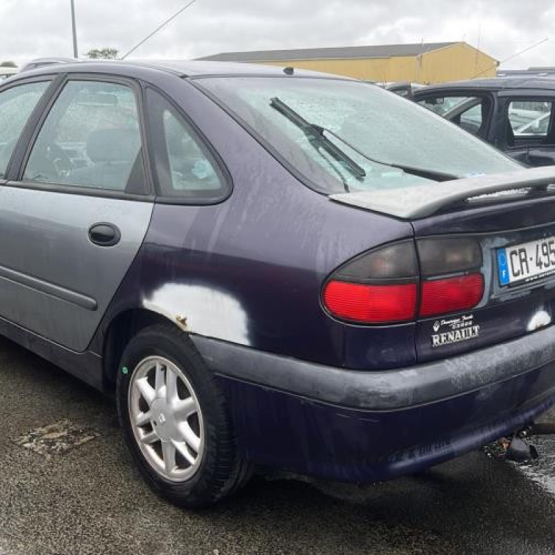 Feu arriere principal droit (feux) RENAULT LAGUNA 1 Photo n°7