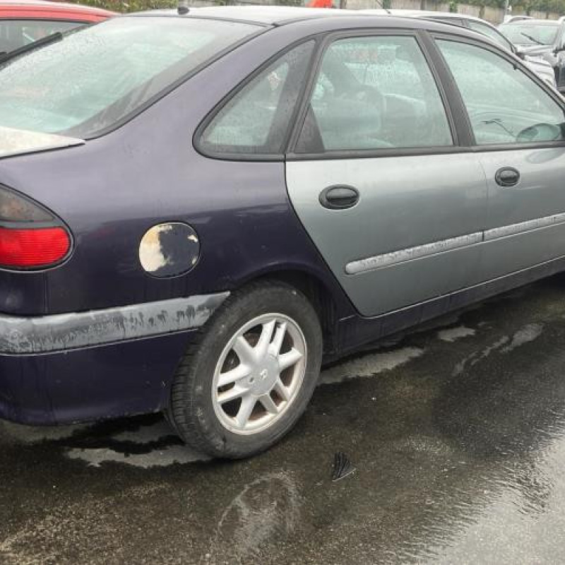 Feu arriere principal droit (feux) RENAULT LAGUNA 1 Photo n°9