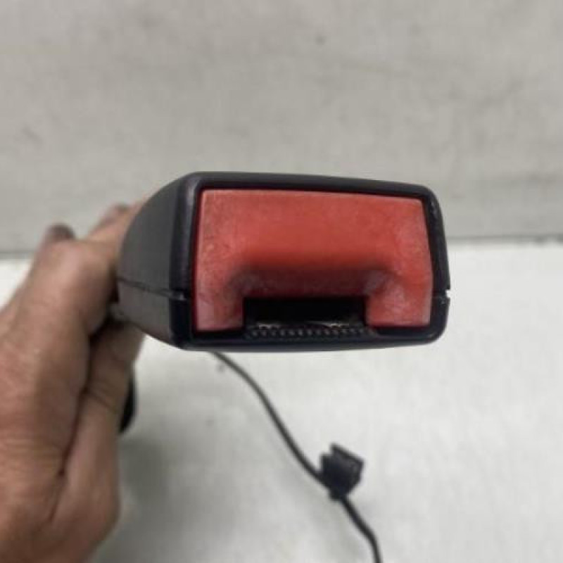 Attache ceinture avant droit VOLKSWAGEN GOLF 6 Photo n°5