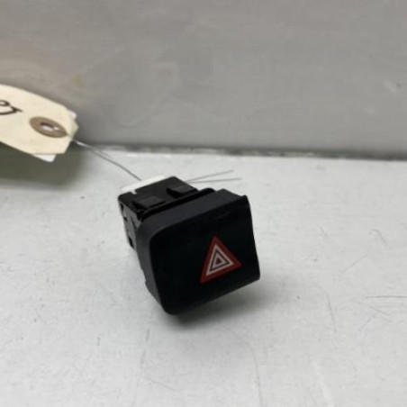 Bouton de warning TOYOTA PROACE 3 CITY Photo n°1