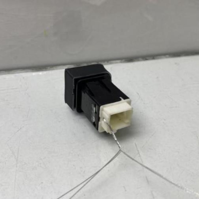 Bouton de warning TOYOTA PROACE 3 CITY Photo n°2