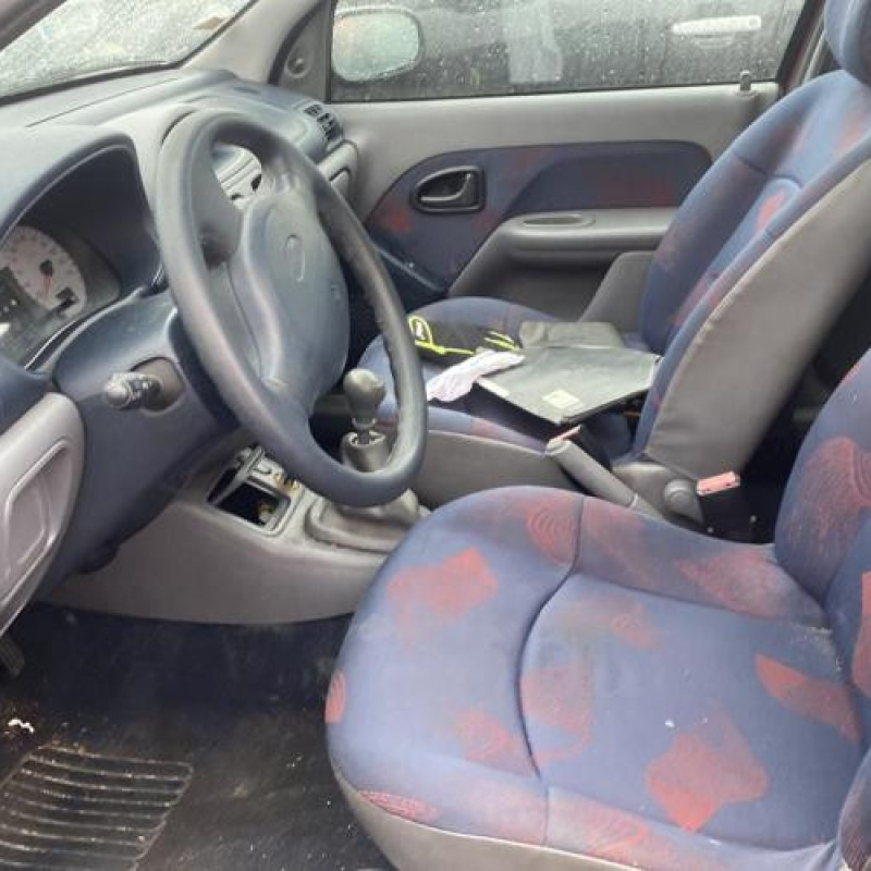 Calandre RENAULT CLIO 2 Photo n°15