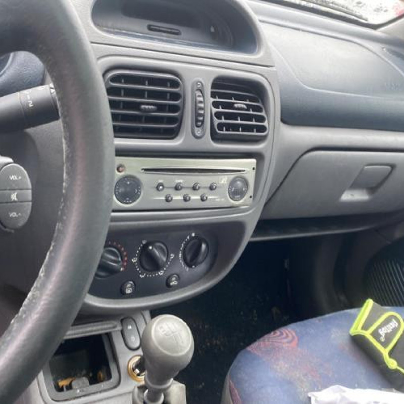 Calandre RENAULT CLIO 2 Photo n°19