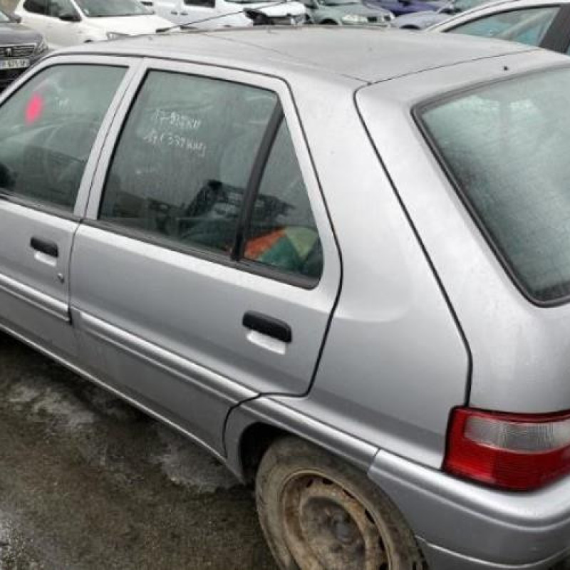 Porte avant droit CITROEN SAXO Photo n°9