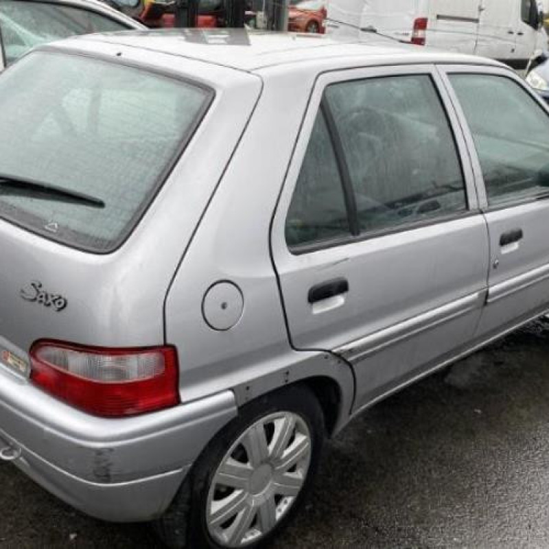 Porte avant droit CITROEN SAXO Photo n°10
