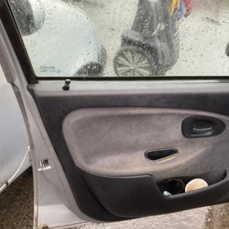 Porte avant droit CITROEN SAXO Photo n°17
