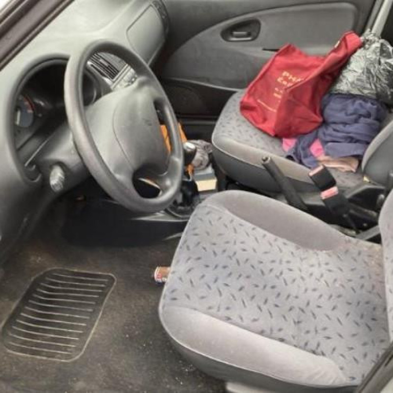 Porte avant droit CITROEN SAXO Photo n°18
