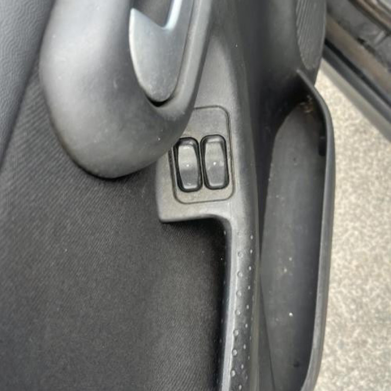 Porte avant gauche OPEL CORSA C Photo n°14