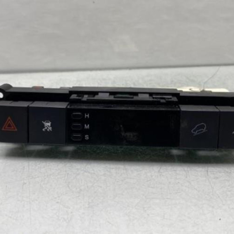 Bouton de warning CHEVROLET CAPTIVA Photo n°1