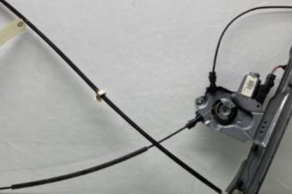 Leve vitre electrique avant gauche RENAULT CLIO 3 Photo n°1
