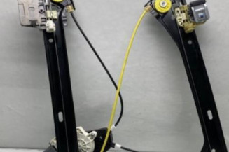 Leve vitre electrique avant droit MERCEDES CLASSE CLA 118 Photo n°1