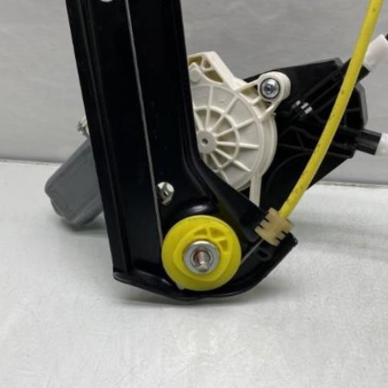 Leve vitre electrique avant droit MERCEDES CLASSE CLA 118 Photo n°4