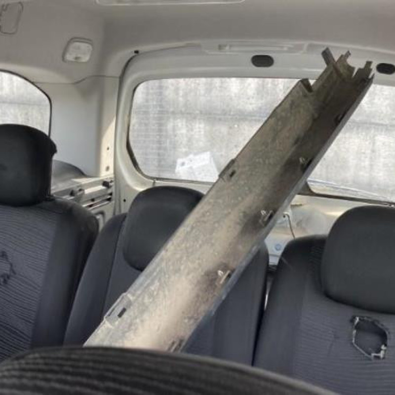 Porte avant droit CITROEN BERLINGO 2 Photo n°17