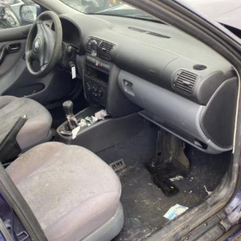 Feu arriere principal droit (feux) SEAT TOLEDO 2 Photo n°14