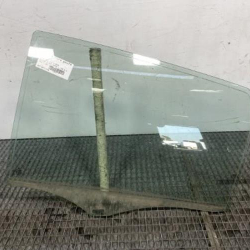 Vitre arriere gauche MERCEDES CLASSE B 245 Photo n°1