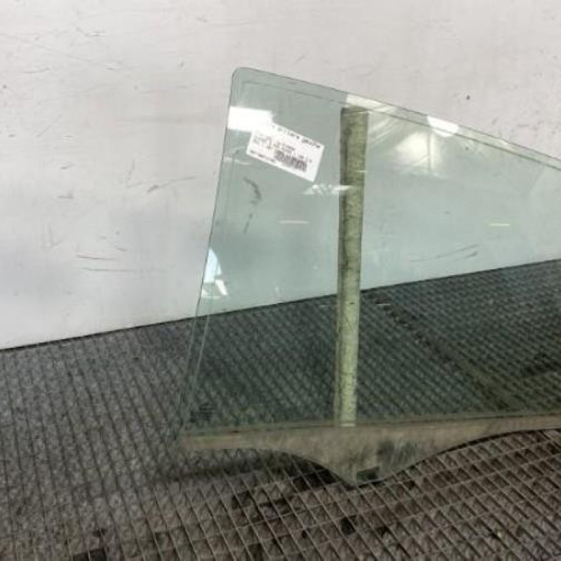 Vitre arriere gauche MERCEDES CLASSE B 245 Photo n°3
