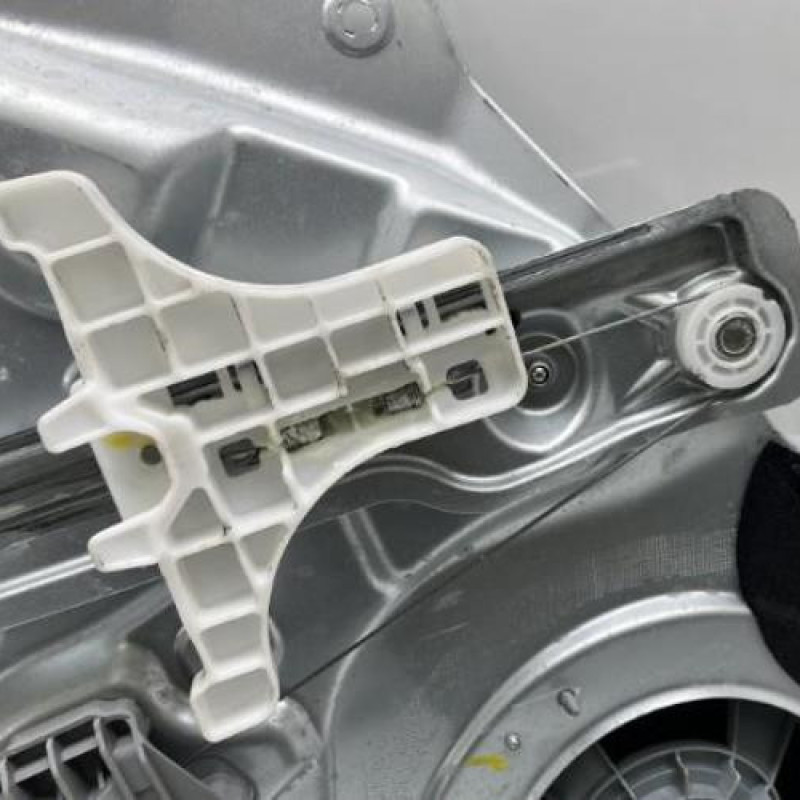 Leve vitre electrique arriere gauche KIA SPORTAGE 3 Photo n°4