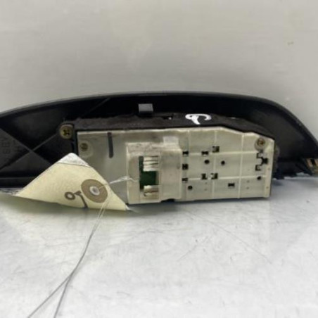 Interrupteur de leve vitre avant gauche TOYOTA YARIS 1