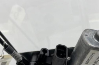 Leve vitre electrique avant droit PEUGEOT 208 1
