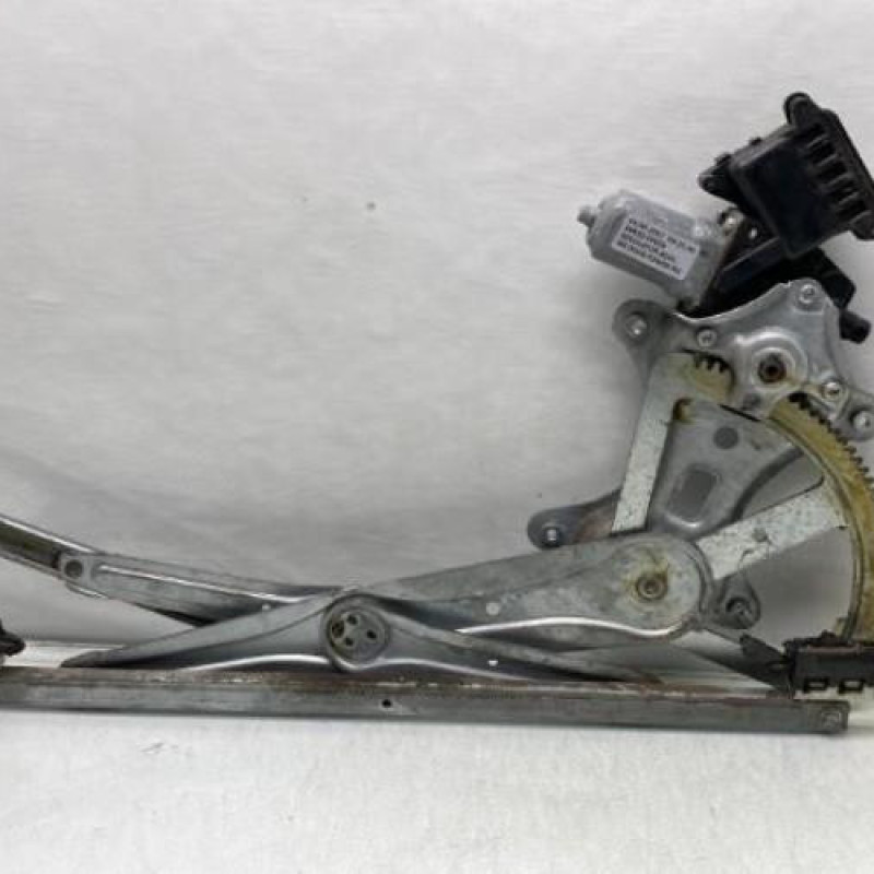 Leve vitre electrique arriere droit TOYOTA COROLLA VERSO 2 Photo n°1