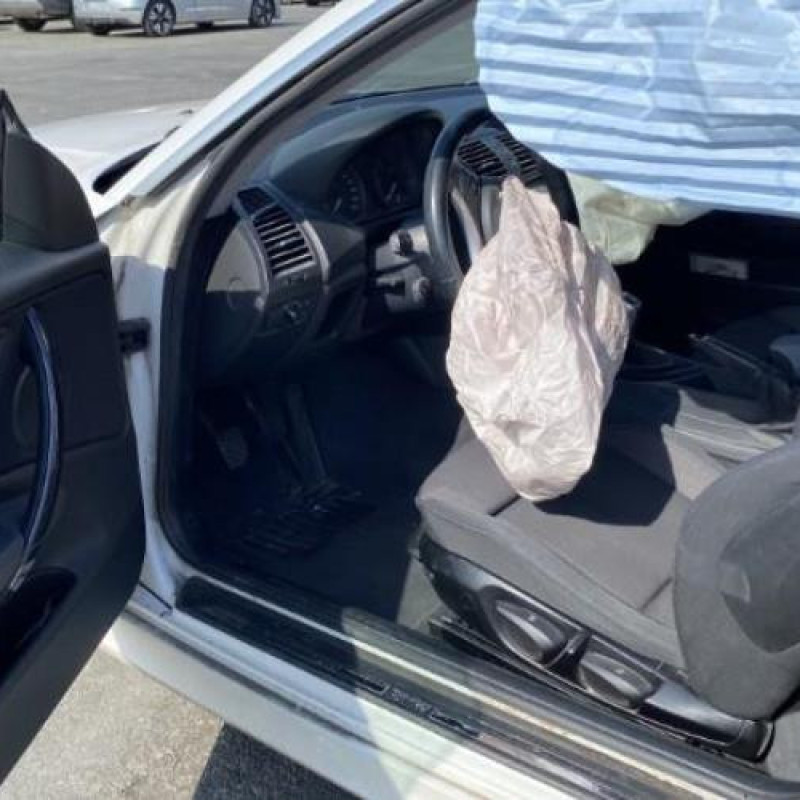 Porte avant droit BMW SERIE 1 E81 Photo n°16