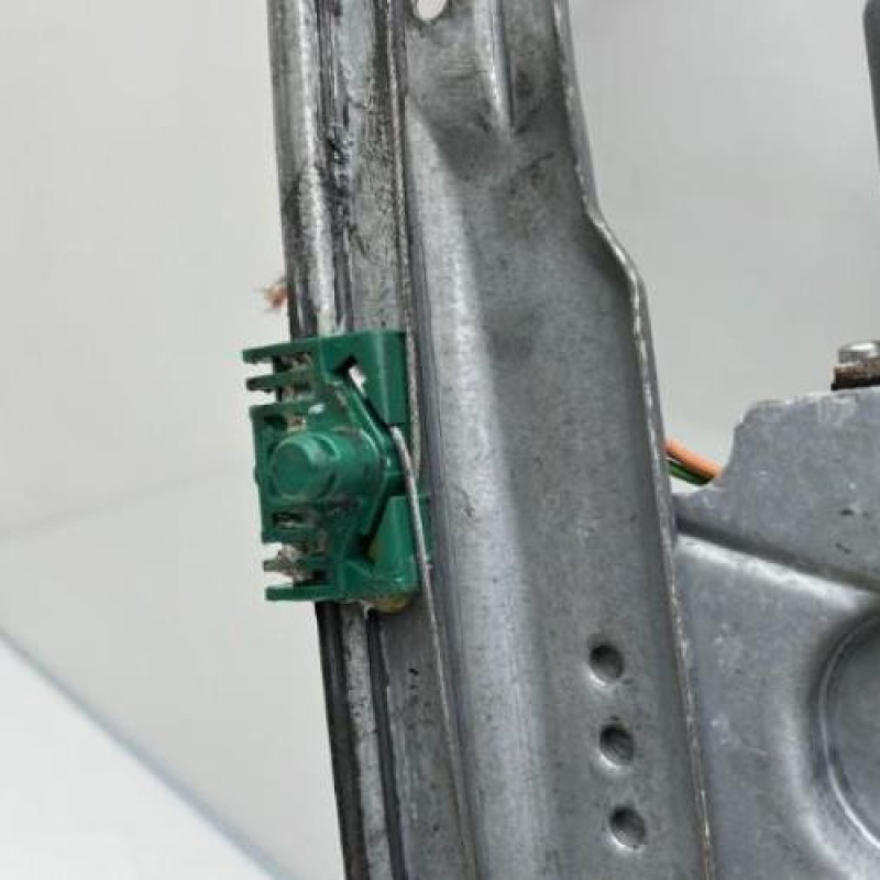 Leve vitre electrique avant droit RENAULT CLIO 3 Photo n°2