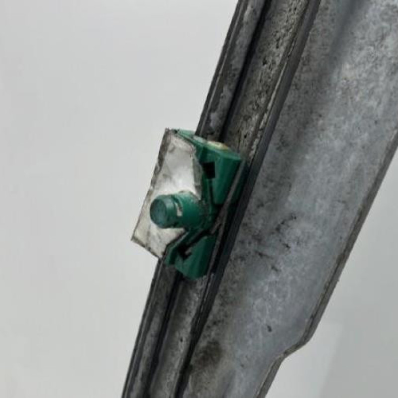 Leve vitre electrique avant droit RENAULT CLIO 3 Photo n°8