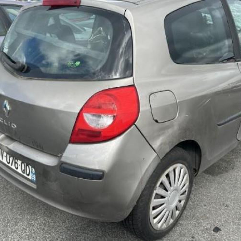 Leve vitre electrique avant gauche RENAULT CLIO 3 Photo n°17