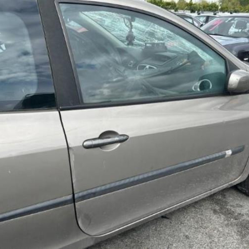 Leve vitre electrique avant gauche RENAULT CLIO 3 Photo n°18