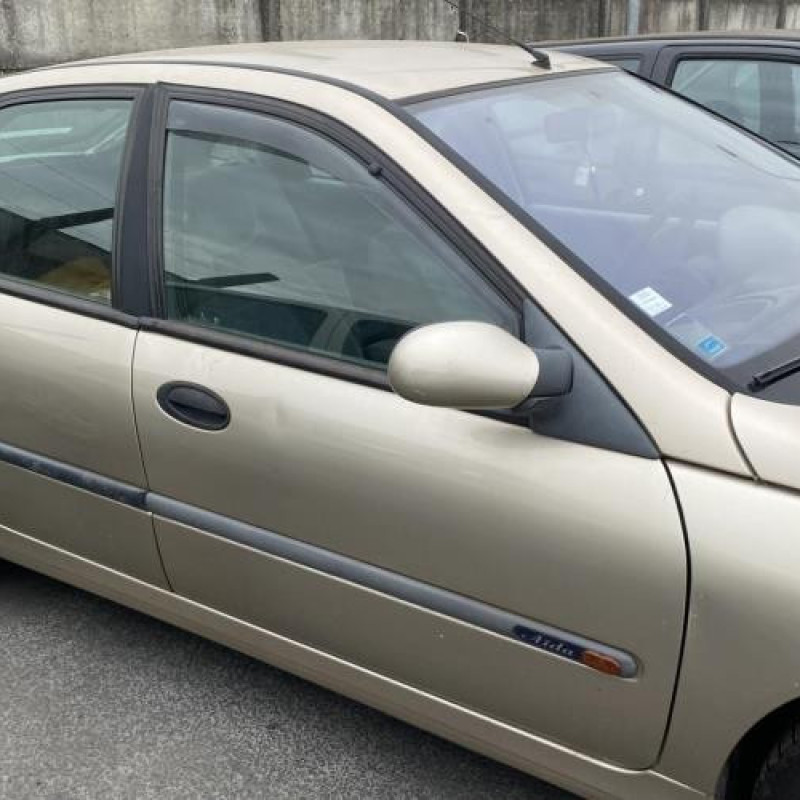 Feu arriere principal droit (feux) RENAULT LAGUNA 1 Photo n°15