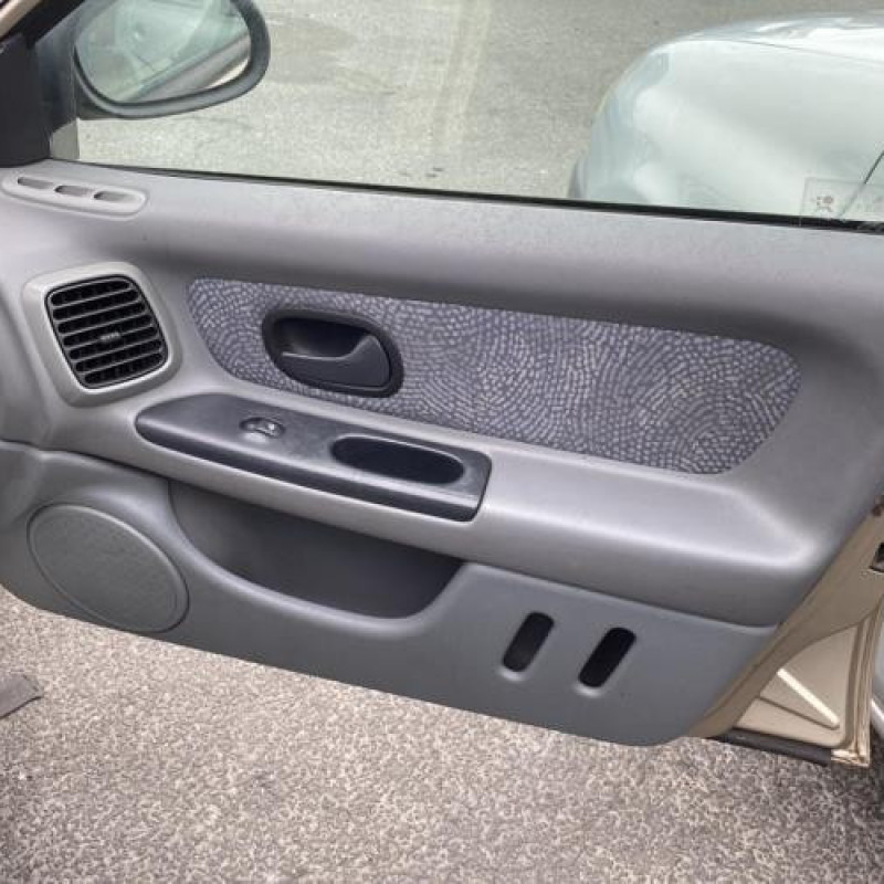 Feu arriere principal droit (feux) RENAULT LAGUNA 1 Photo n°17