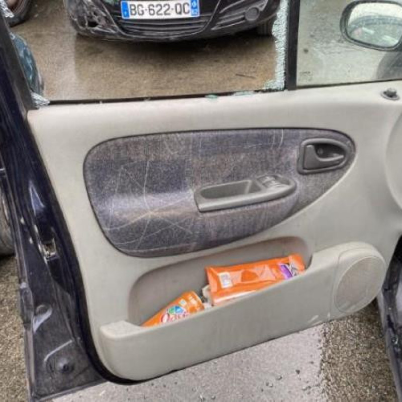 Interrupteur de leve vitre avant droit RENAULT SCENIC 1 Photo n°16