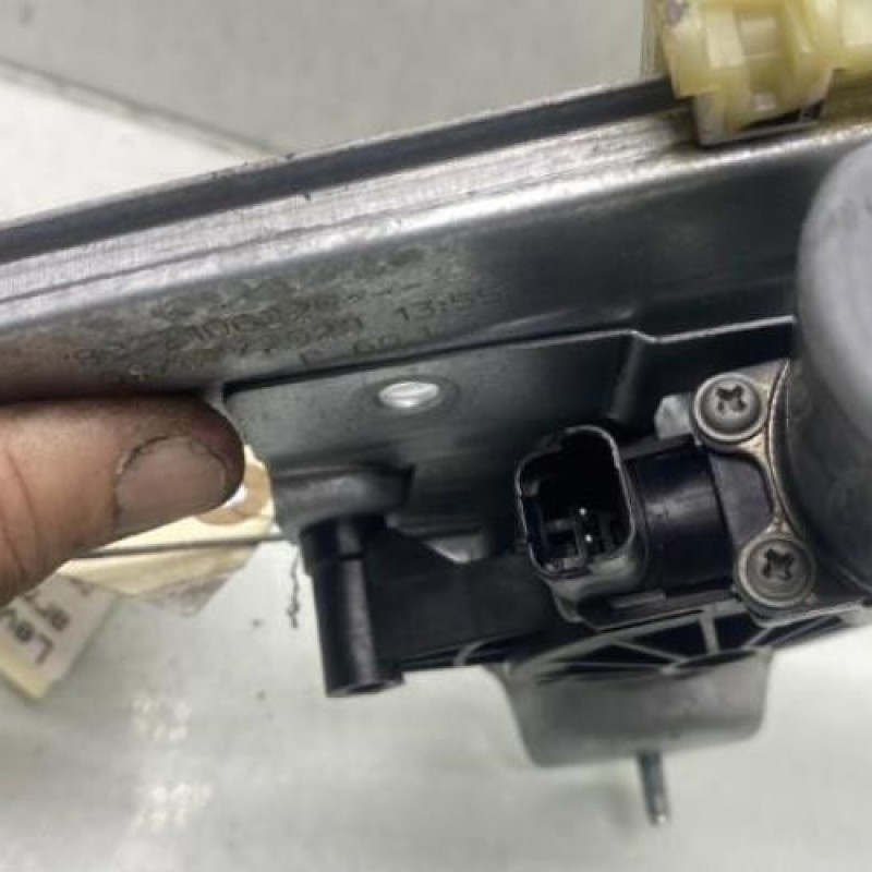 Leve vitre electrique arriere gauche DACIA DUSTER 2 Photo n°6